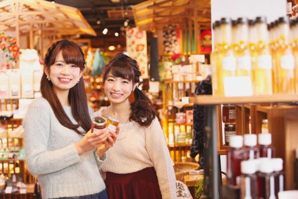 Why Don't Japanese People Acknowledge "Irasshaimase"?
